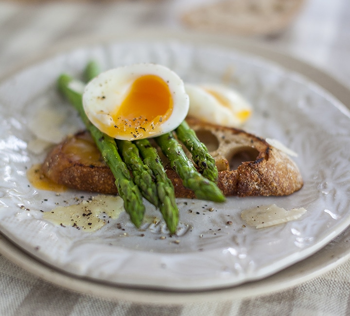 Griddled asparagus & soft egg bruschetta