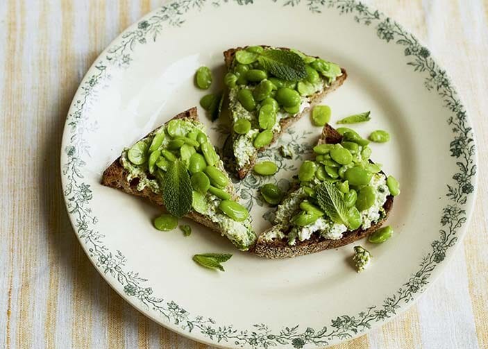 Toasts with curd cheese, mint paste & broad beans