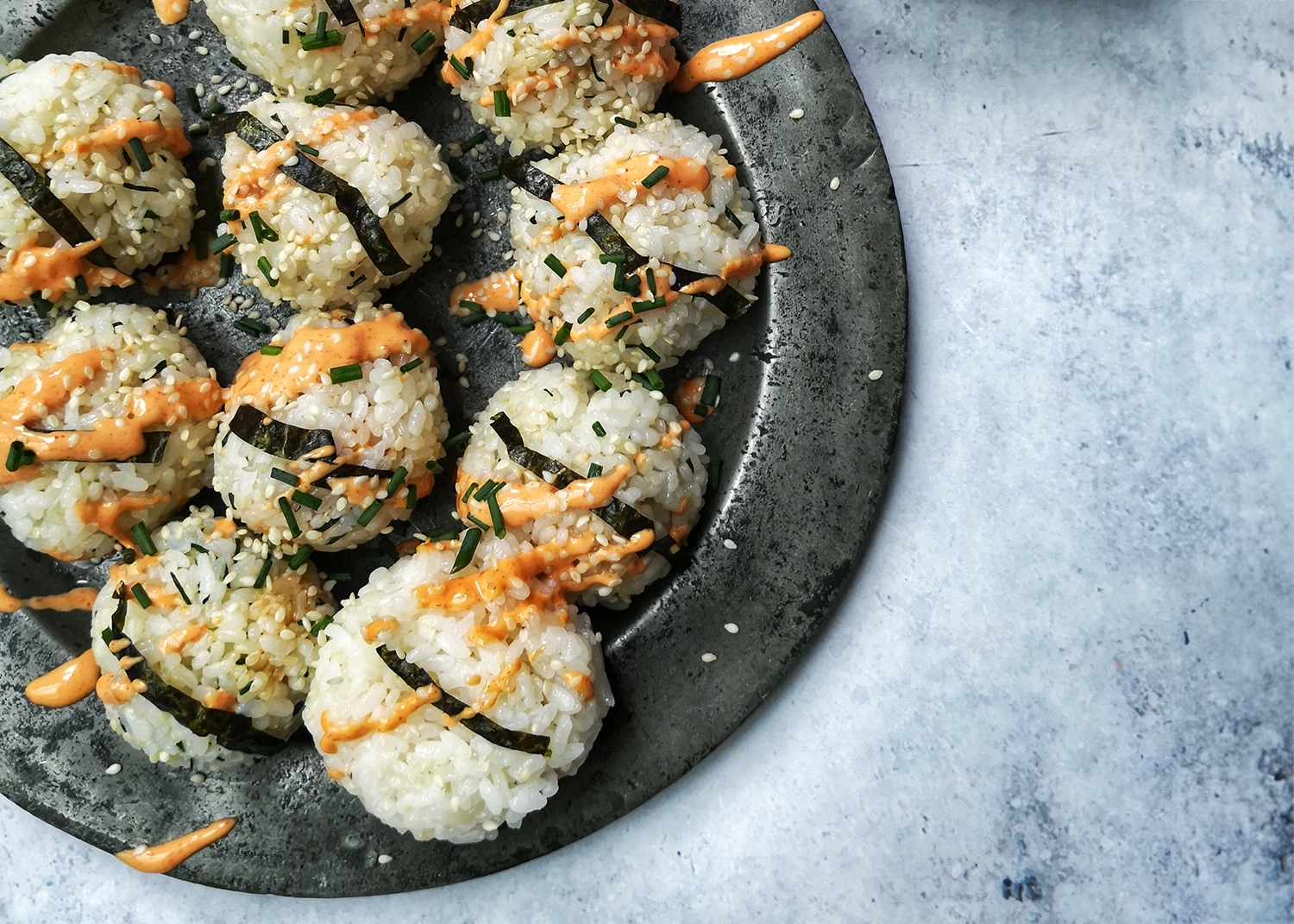 Sushi balls with spicy mayo