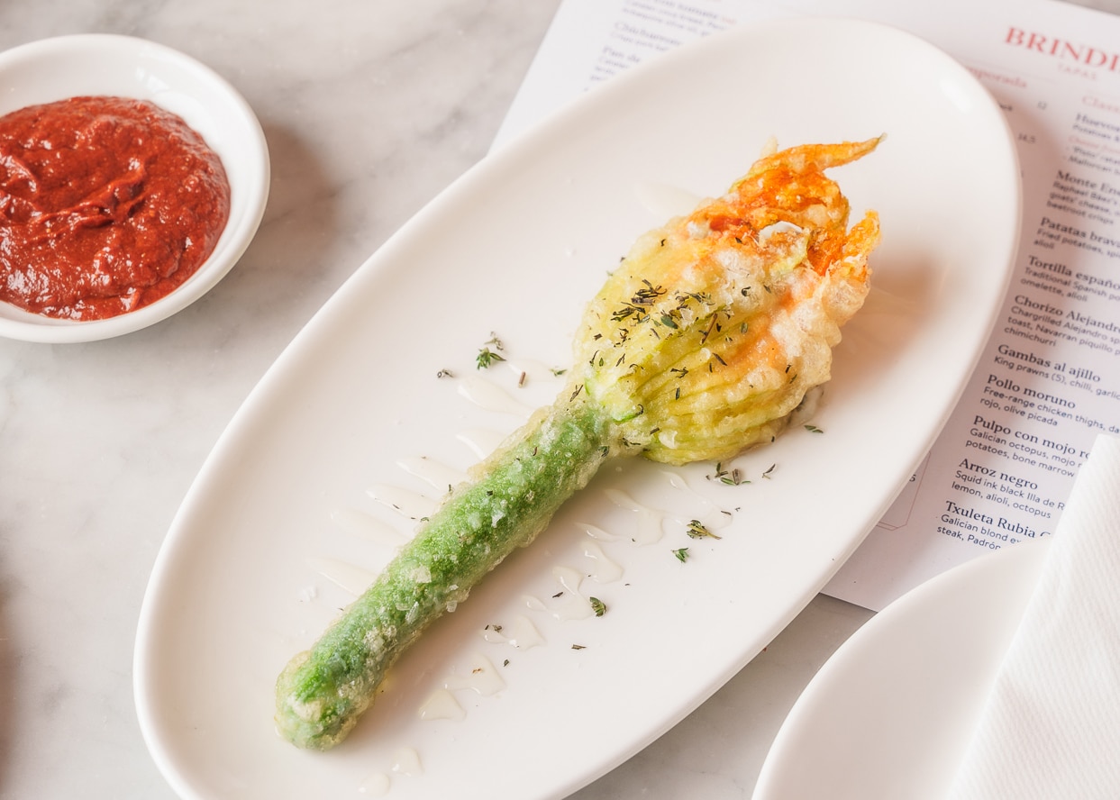 Stuffed courgette flowers with goat’s cheese & thyme