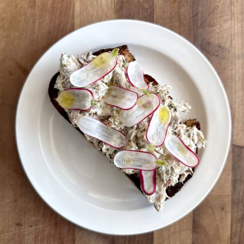 Hot smoked mackerel & horseradish on toast