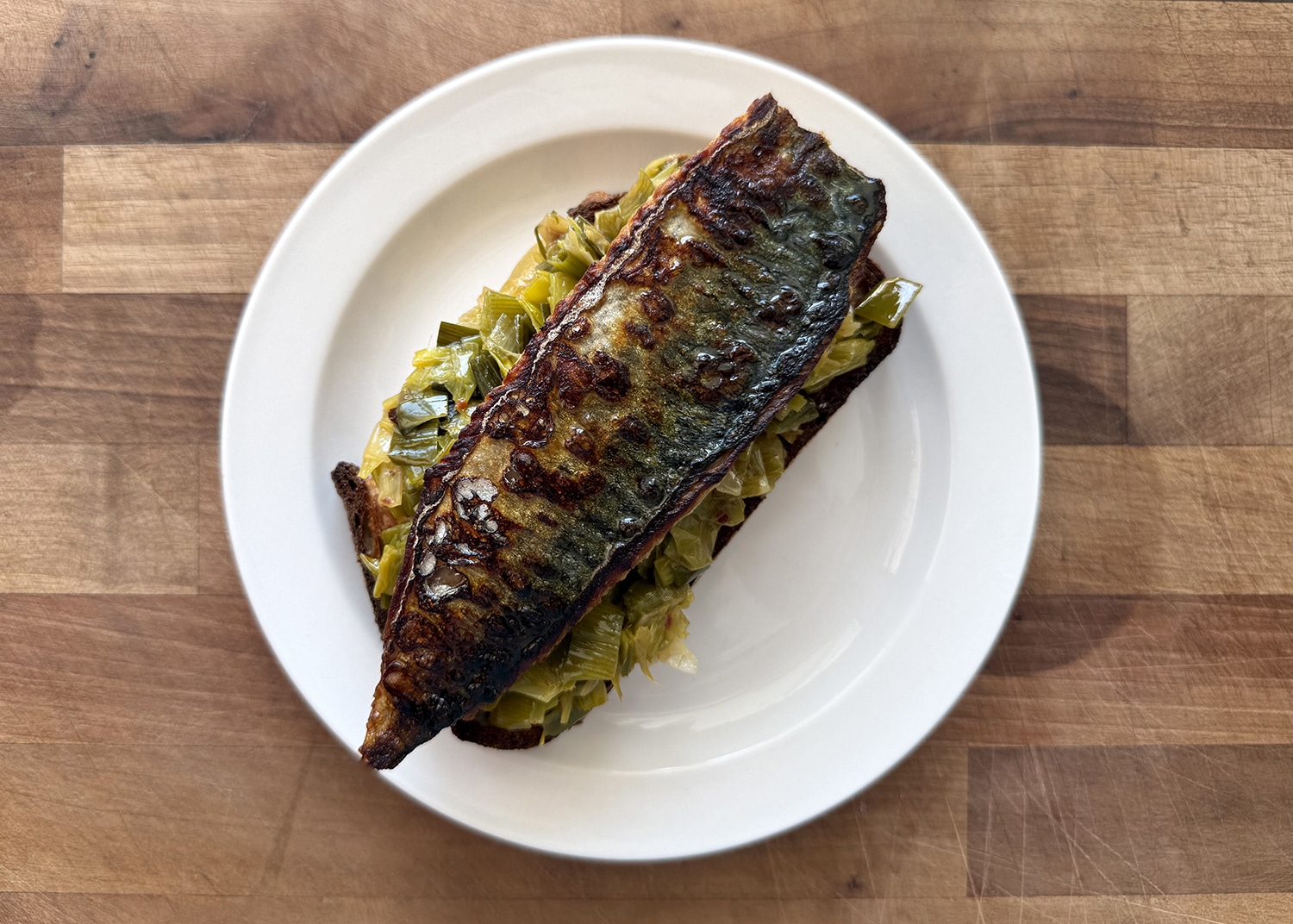 Pan-fried mackerel & leeks on toast