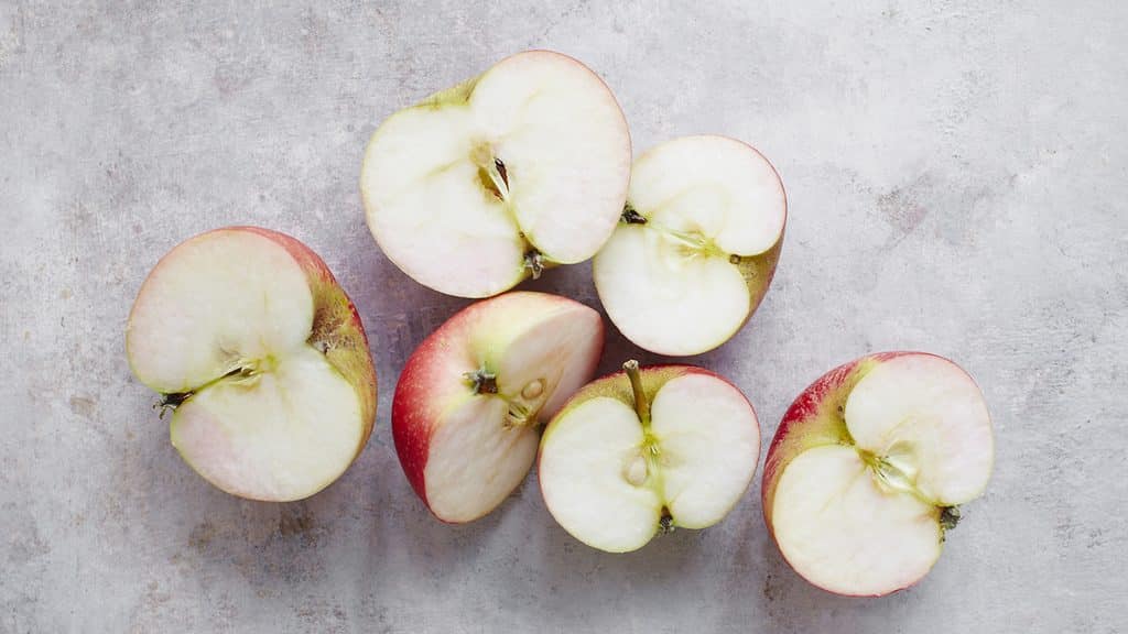 Discover apples cut in half